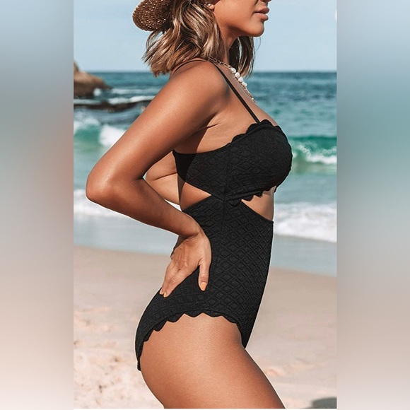 Women's CUPSHE Cutout Scallop Trim One-Piece Swimsuit - Picture 3 of 9